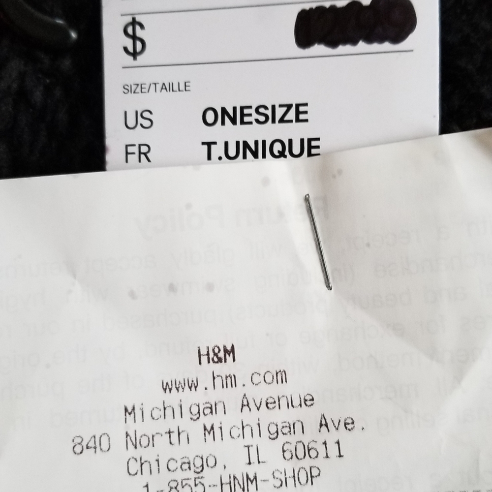 NWT H&M Knit Black Pom Beanie - Picture 2 of 4